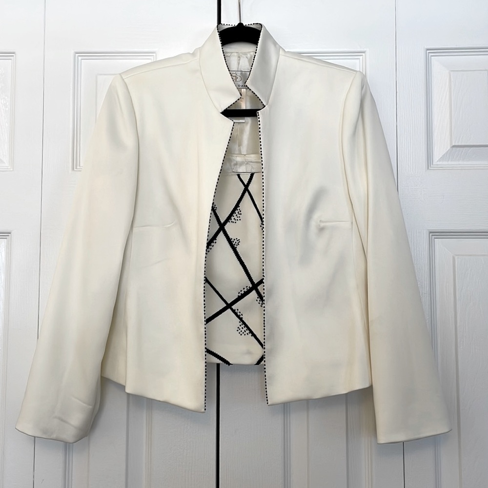 Sandra Darren 2-pc set / ivory jacket and cami w/black bead detail / 12 P
